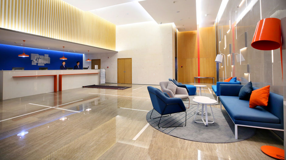 Holiday Inn Exp North Railway Station Lobby