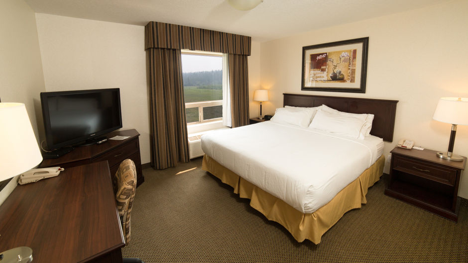 Holiday Inn Express & Suites Whitecourt Suite