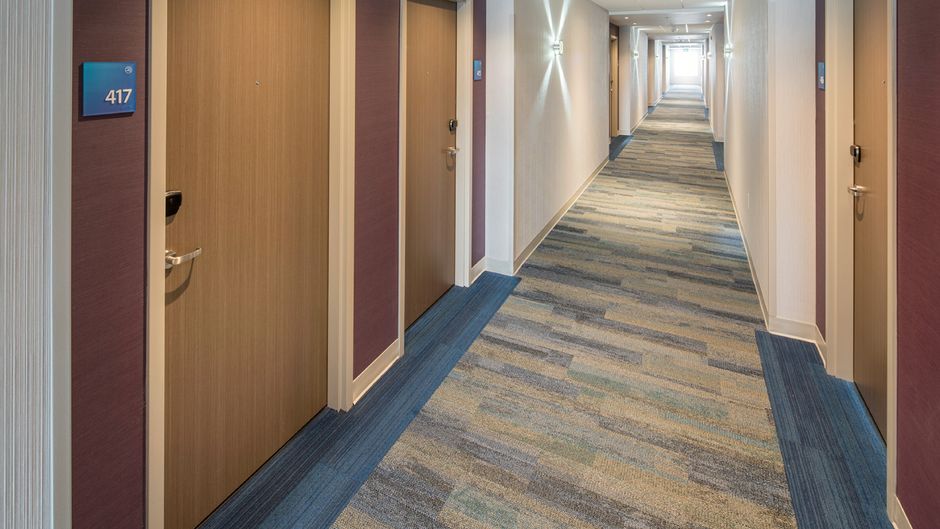 Holiday Inn Express Red Deer North Lobby