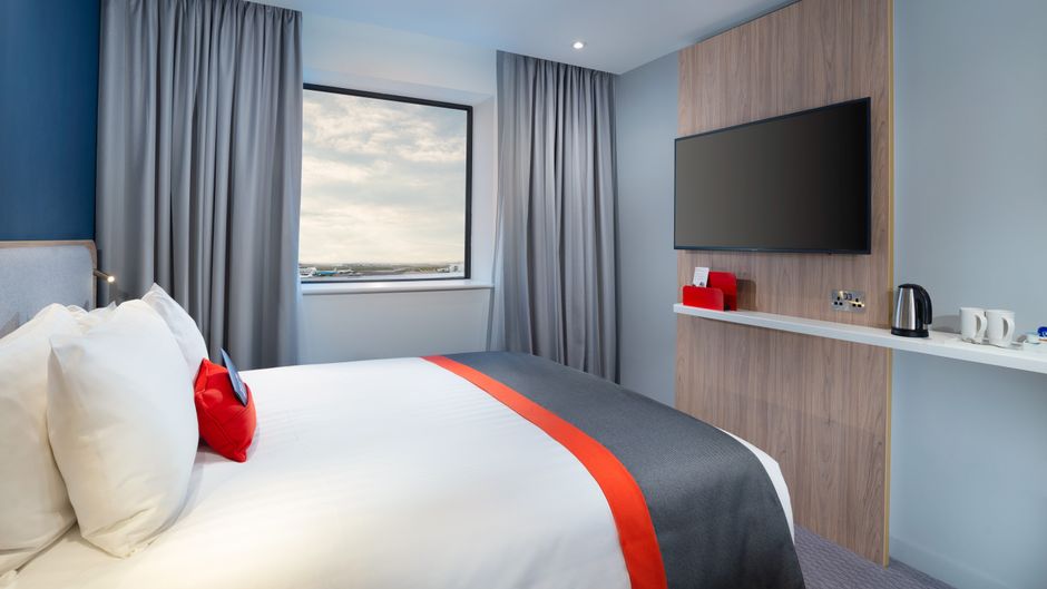 Holiday Inn Express Heathrow T4 Room