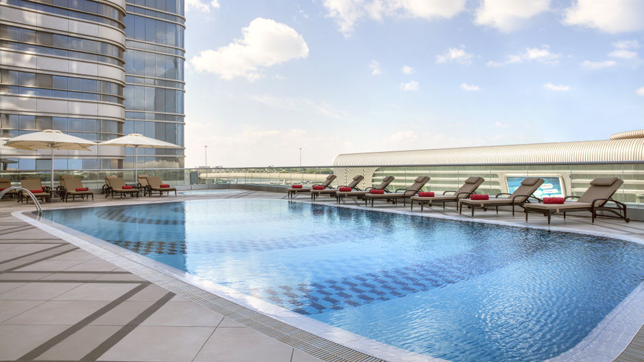 Capital Centre Arjaan by Rotana Pool
