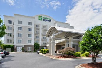 Holiday Inn Express Hotel & Suites