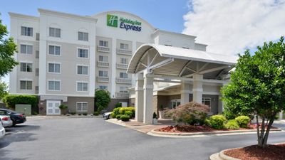 Holiday Inn Express Hotel & Suites