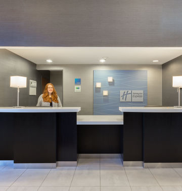 Holiday Inn Express Hotel & Suites