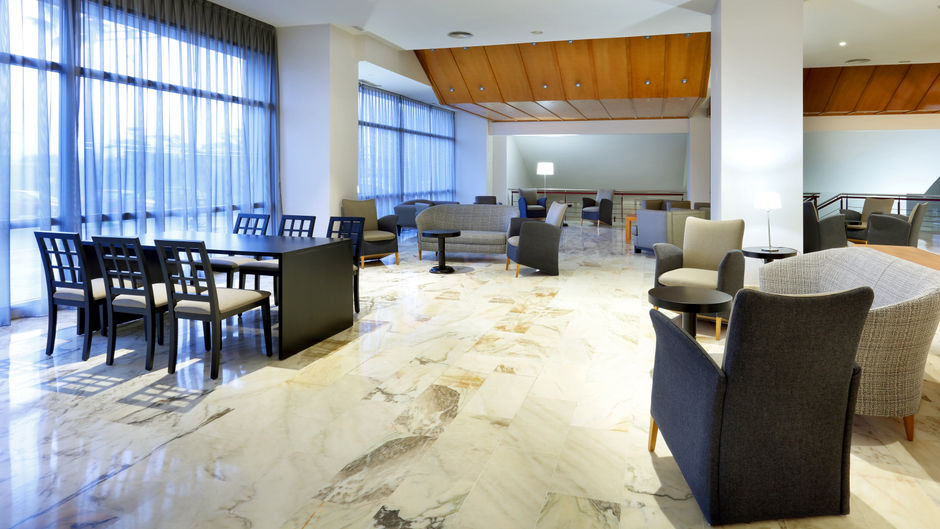 Exe Isla Cartuja Lobby