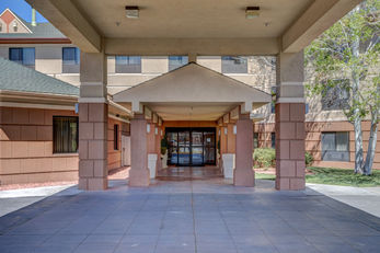 Holiday Inn Express & Suites