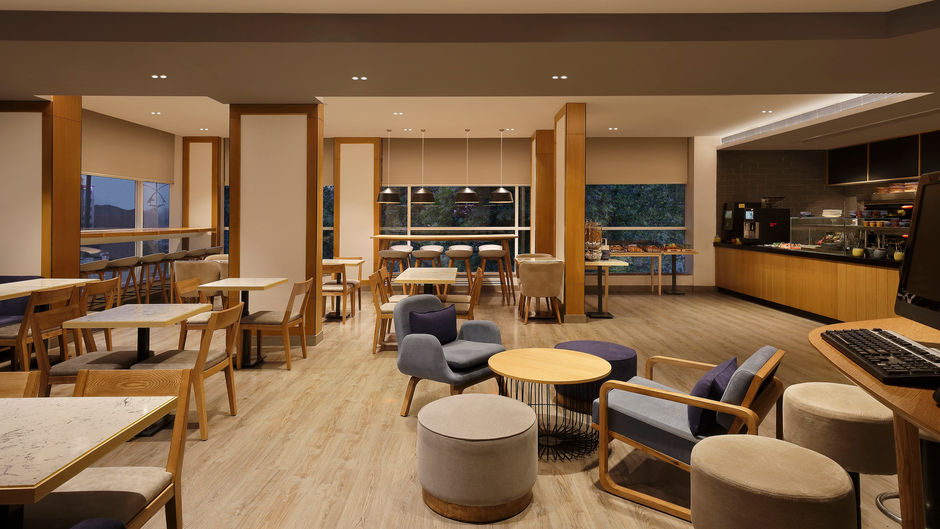 Holiday Inn Express Pune Pimpri Restaurant