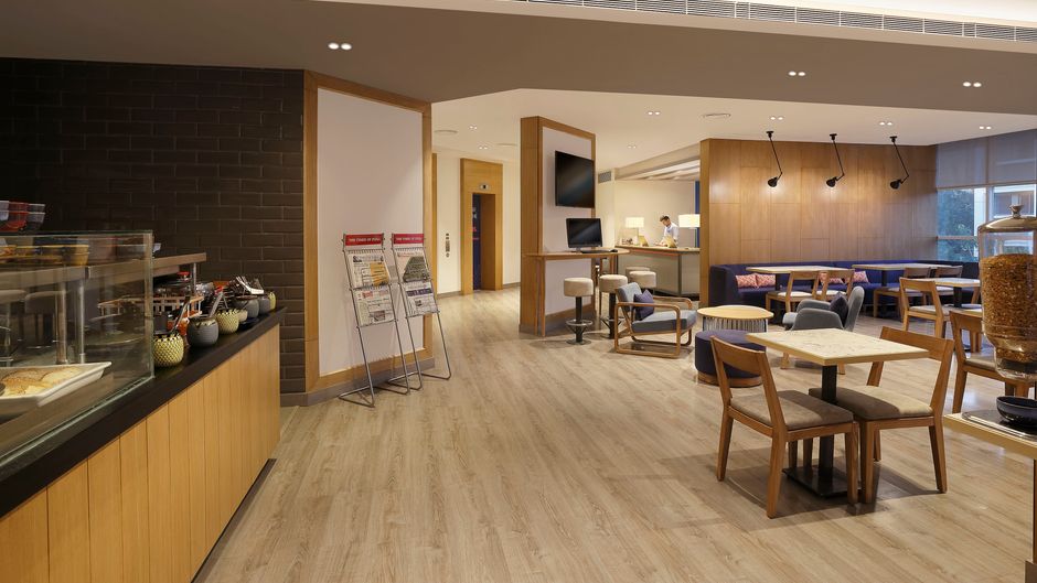 Holiday Inn Express Pune Pimpri Restaurant