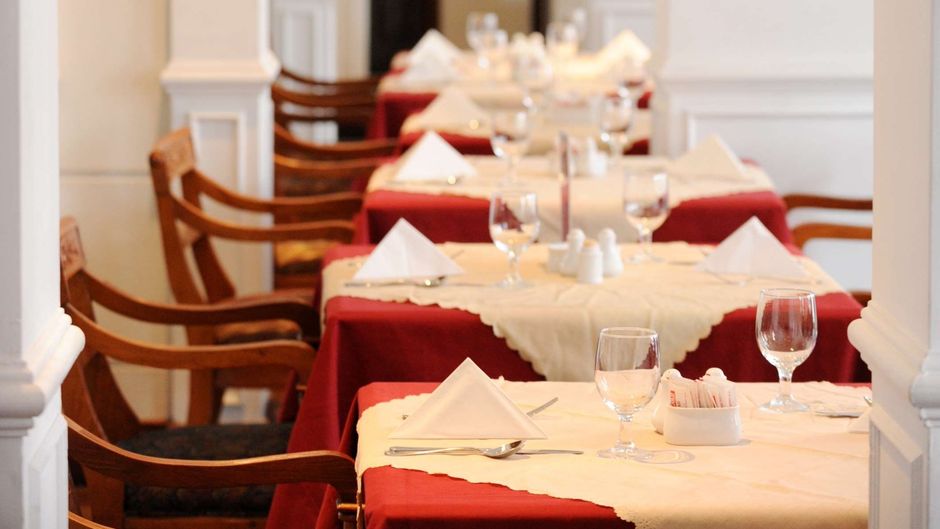Village Hotel Albert Court Restaurant