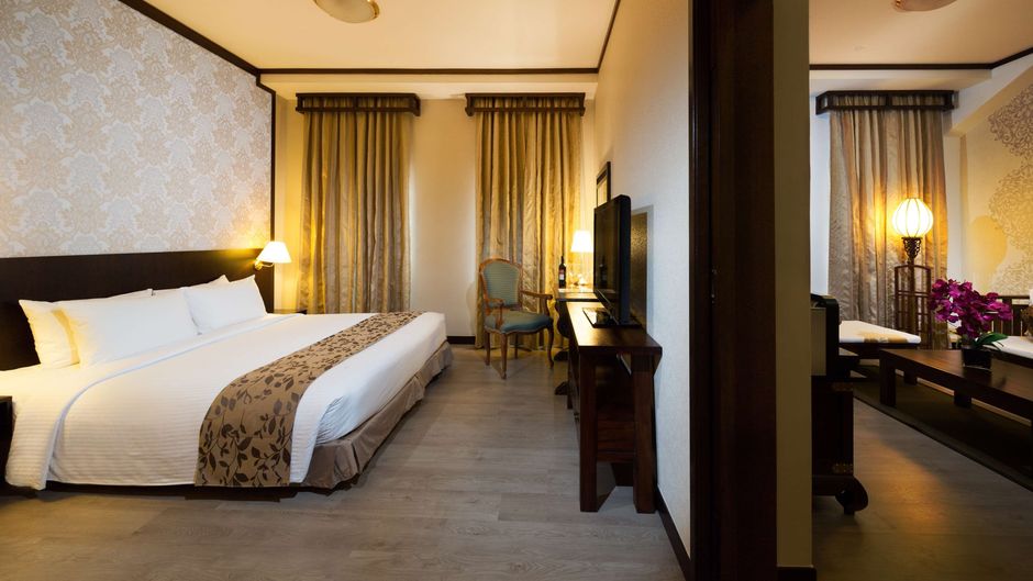 Village Hotel Albert Court Suite