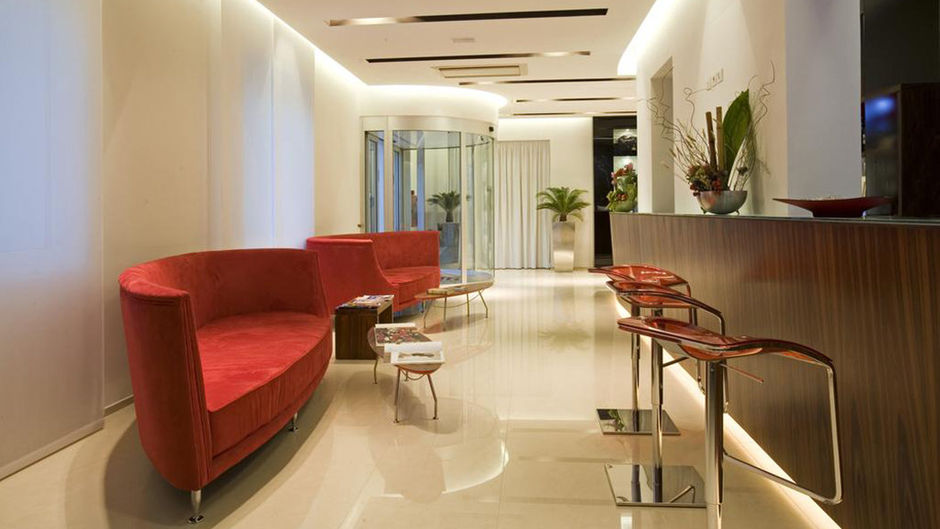 Hotel Card International Lobby