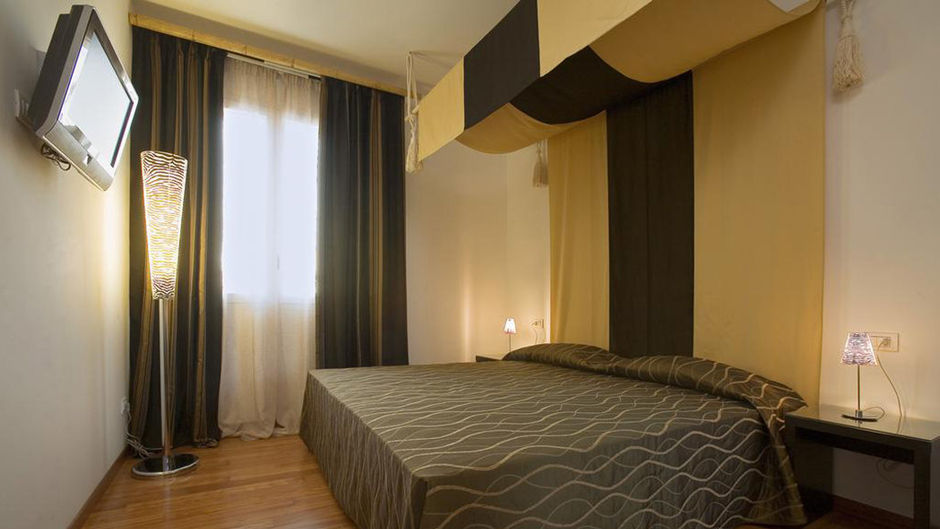 Hotel Card International Suite