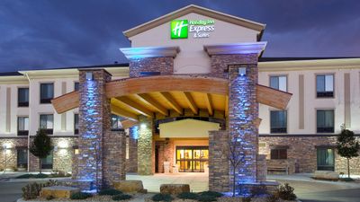 Holiday Inn Express Hotel & Suites