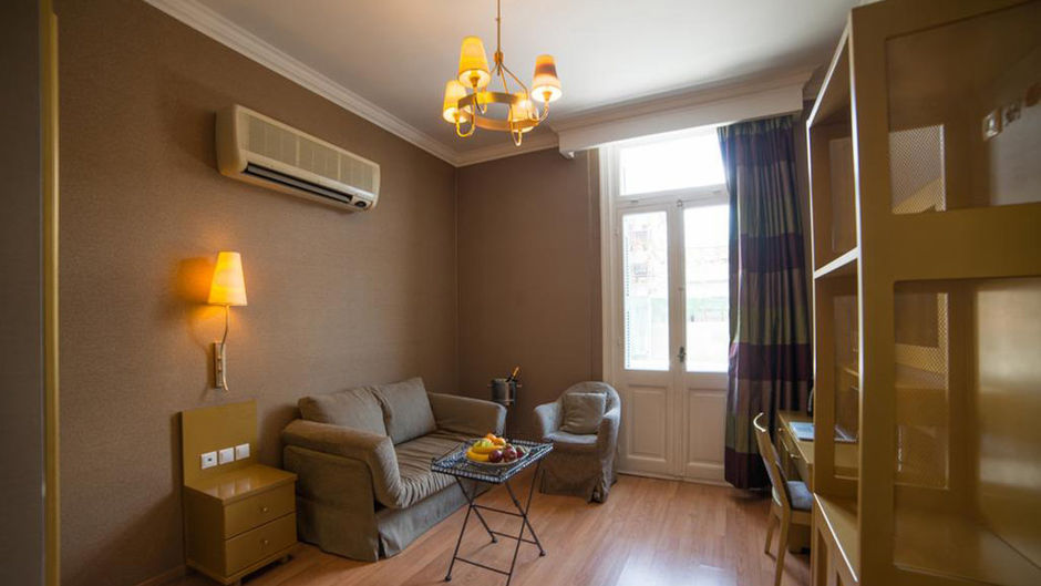 Delphi Art Hotel Suite