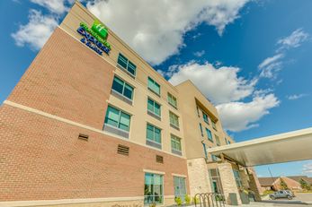 Holiday Inn Express & Suites Okemos MSU
