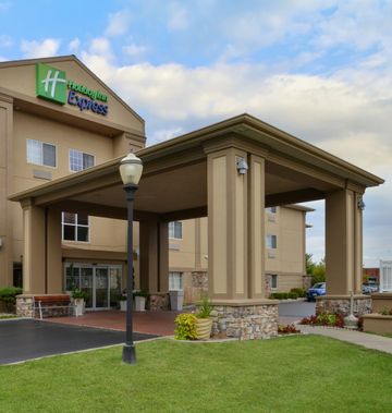Holiday Inn Express & Suites