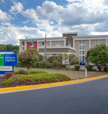 Holiday Inn Express DC East- Andrews AFB