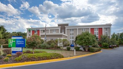 Holiday Inn Express DC East- Andrews AFB