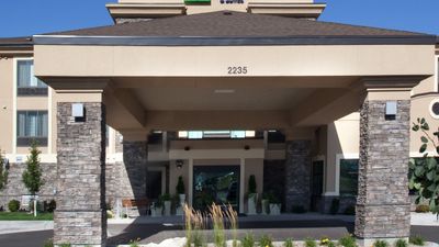Holiday Inn Express Hotel & Suites