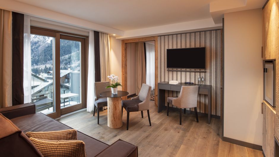 Le Massif Hotel Lobby