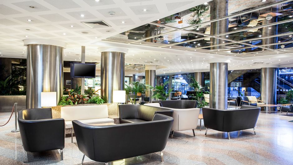 Holiday Inn Lisbon Continental Lobby
