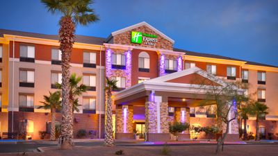 Holiday Inn Express Hotel & Suites