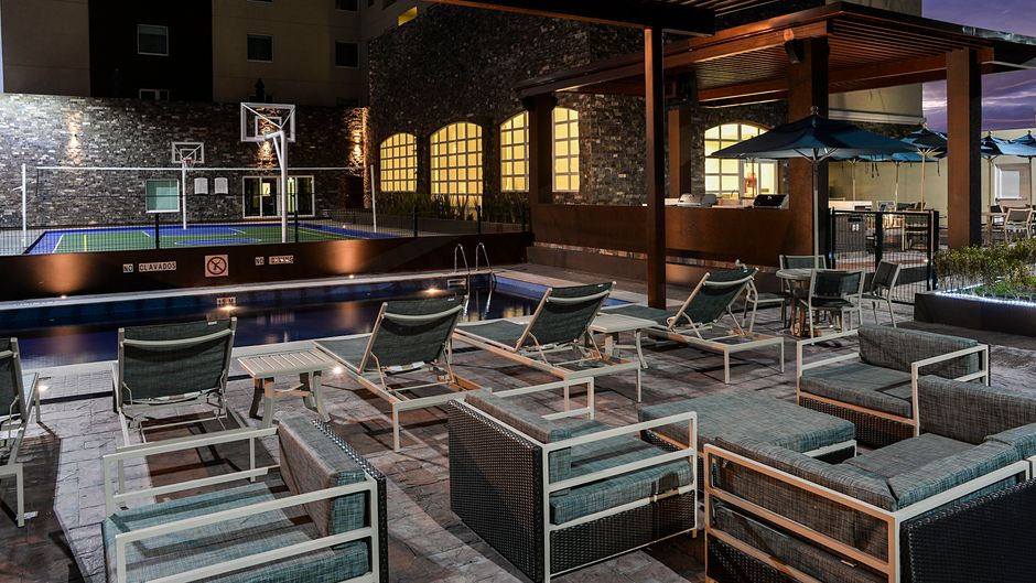 Staybridge Suites Puebla Pool