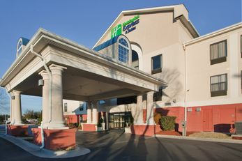 Holiday Inn Express & Suites Laurinburg