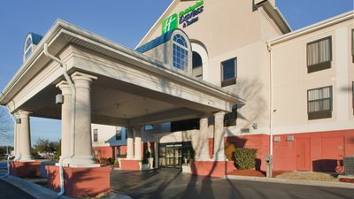 Holiday Inn Express & Suites Laurinburg