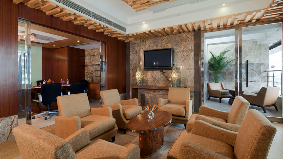 Crowne Plaza New Delhi Okhla Lobby
