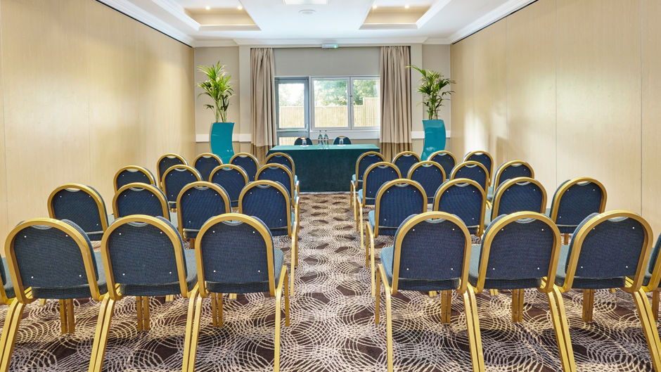 Holiday Inn Cardiff North M4J Meeting