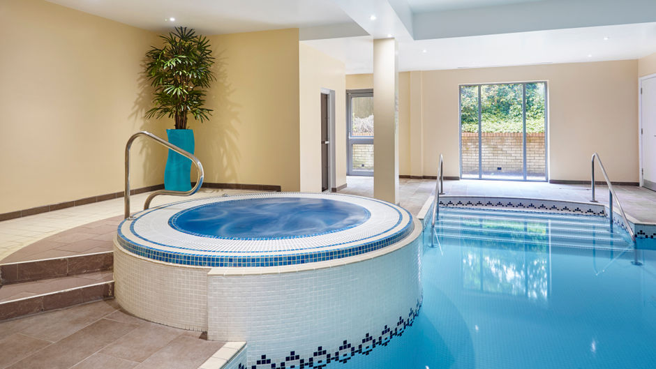 Holiday Inn Cardiff North M4J Pool