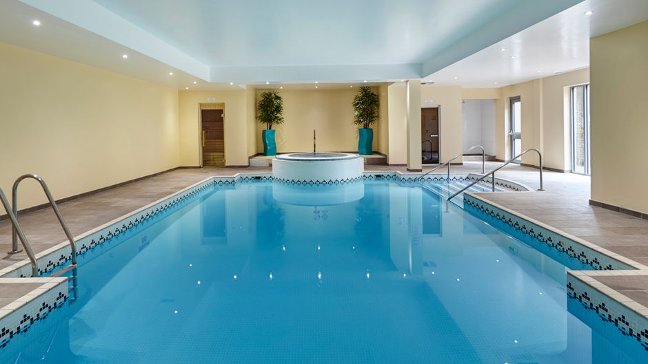 Holiday Inn Cardiff North M4J Pool
