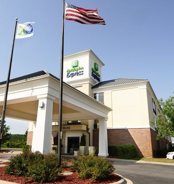Holiday Inn Express & Suites Delafield