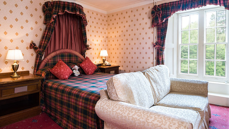 Atholl Arms Hotel Room