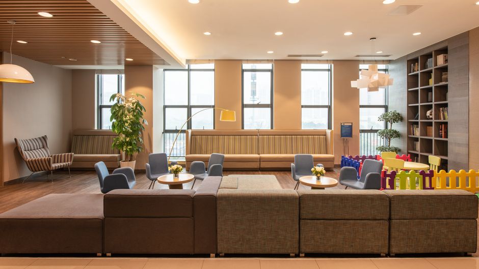 Holiday Inn Express University Town Lobby