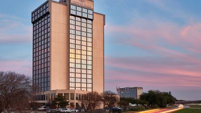 Crowne Plaza Dallas Market Center