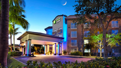 Holiday Inn Expres/Suites Downtown