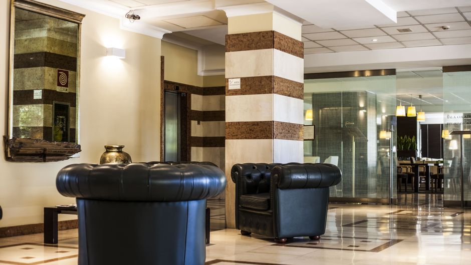 BV Oly Hotel Lobby