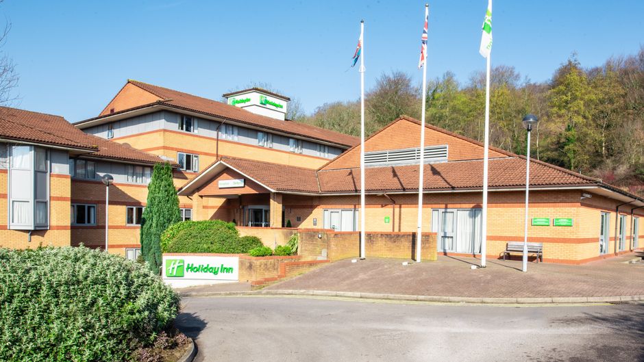 Holiday Inn Cardiff North M4J Exterior