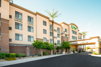 Holiday Inn Hotel & Suites