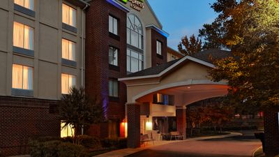 Holiday Inn Express Hotel & Suites