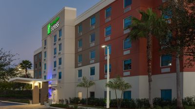 Holiday Inn Express & Stes Air/Sea Port
