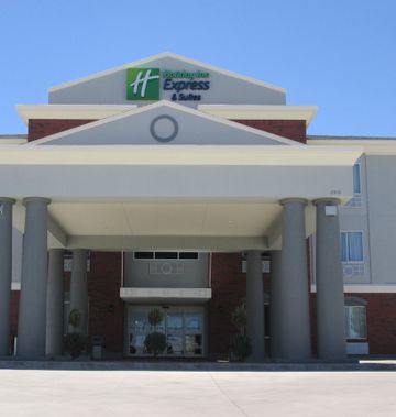 Holiday Inn Express Hotel & Suites
