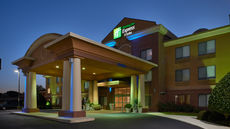 Holiday Inn Express & Suites Anniston