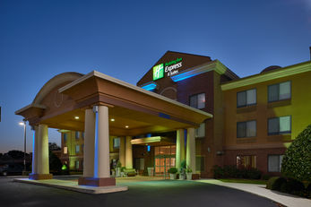 Holiday Inn Express & Suites Anniston