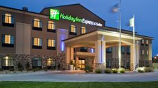 Holiday Inn Express Hotel & Suites