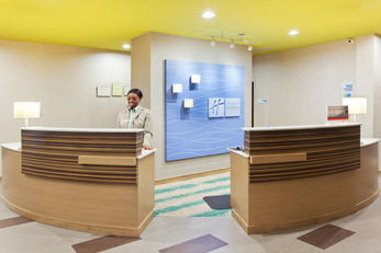 Holiday Inn Express Hotel & Suites