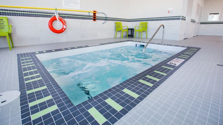 Holiday Inn Hotel & Suites Calgary South Pool