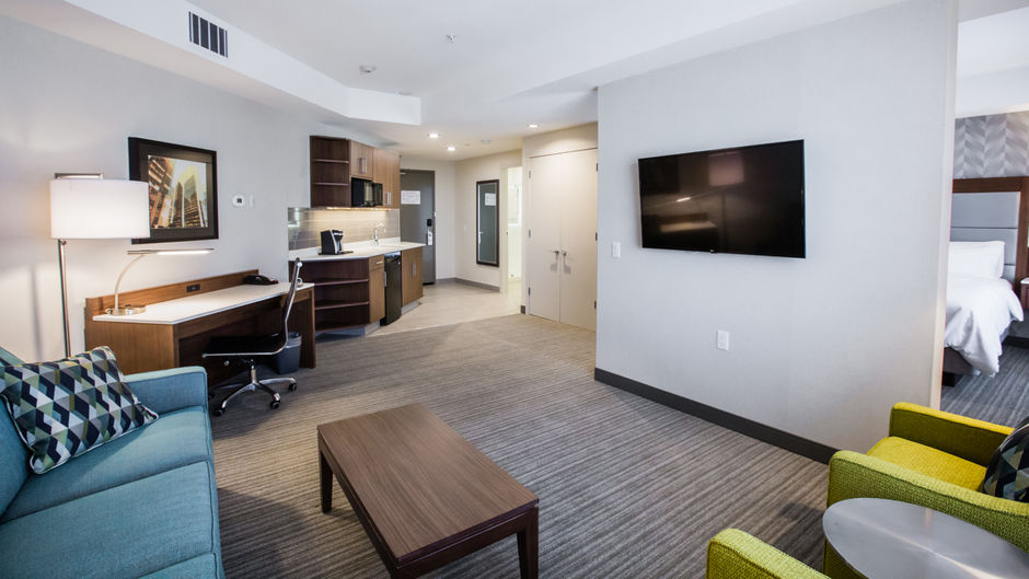 Holiday Inn Hotel & Suites Calgary South Suite